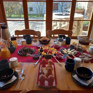 Frühstückspension Valreley, Et Table D'hotes Eco-friendly Avec Bain Nordique Au Sud Du Massif Du Jura, Champagne-en-Valromey